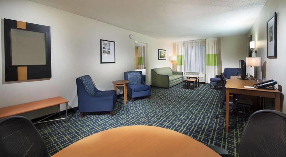 Fairfield Inn & Suites By Marriott Charleston Airport/Convention Center North Charleston Exterior foto